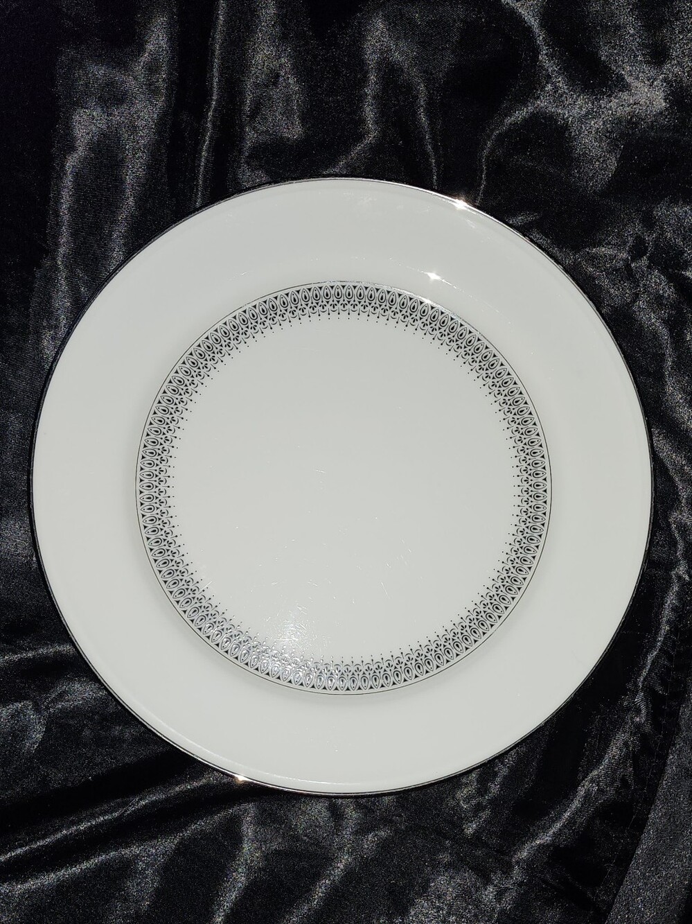 Mikasa Cumberland A4-167 Bone China 10 5/8" Dinner Plate Narumi Japan